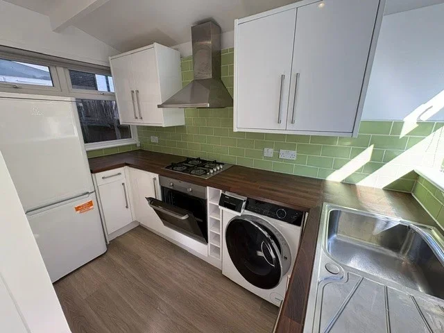 Flat Cranhurst Road in London