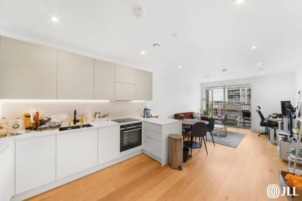 Flat Lionel Road South in Greater London