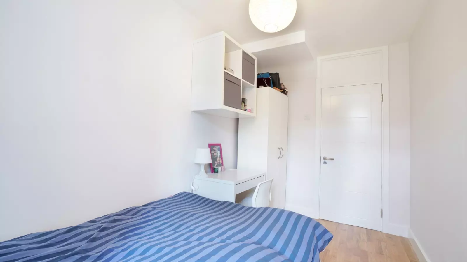 Room Fellows Court in Greater London