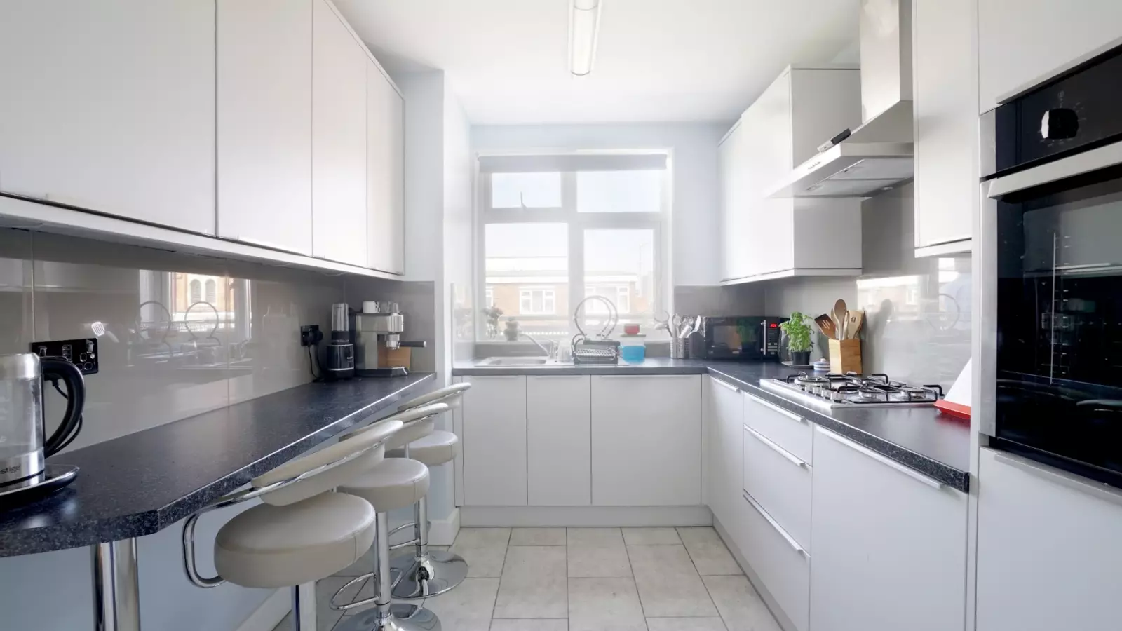 Room Fellows Court in Greater London