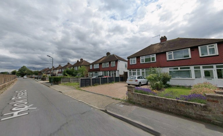 Flat Hook Rise South in Greater London