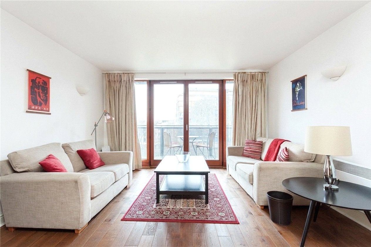 Flat Assam Street in Greater London