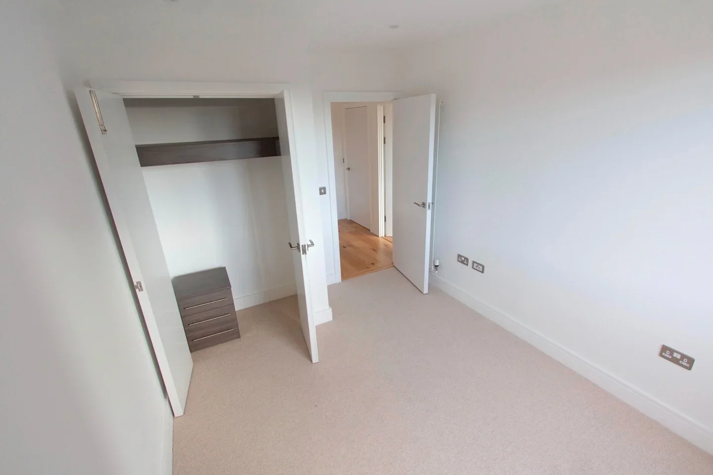 Flat Molesworth Street in Greater London
