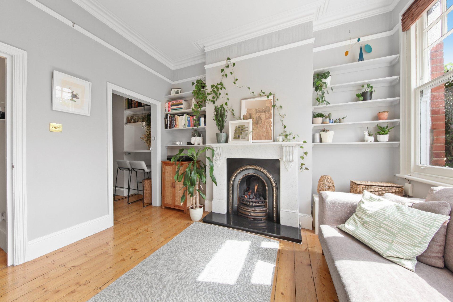 Flat Felix Avenue in Greater London