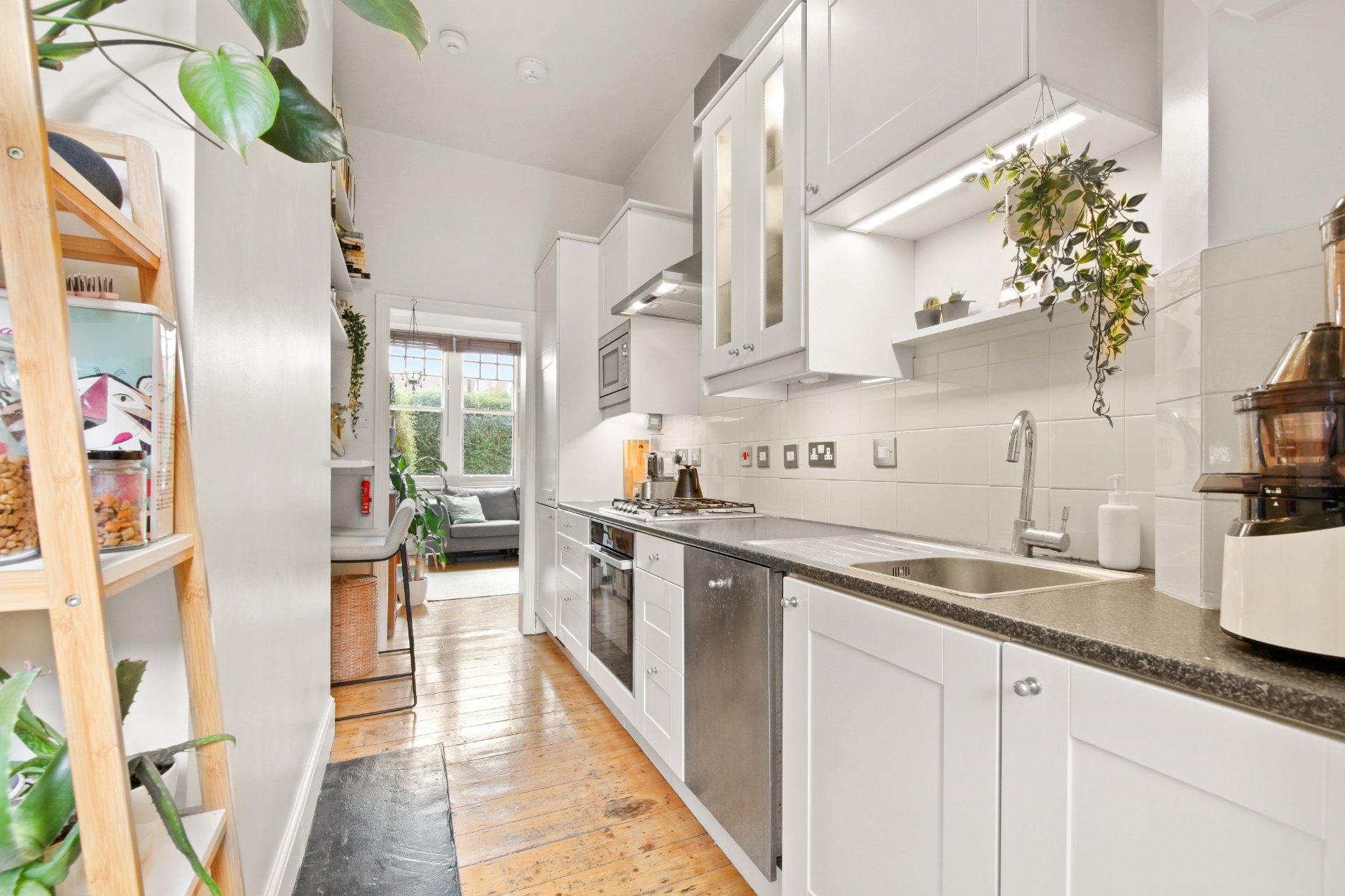 Flat Felix Avenue in Greater London