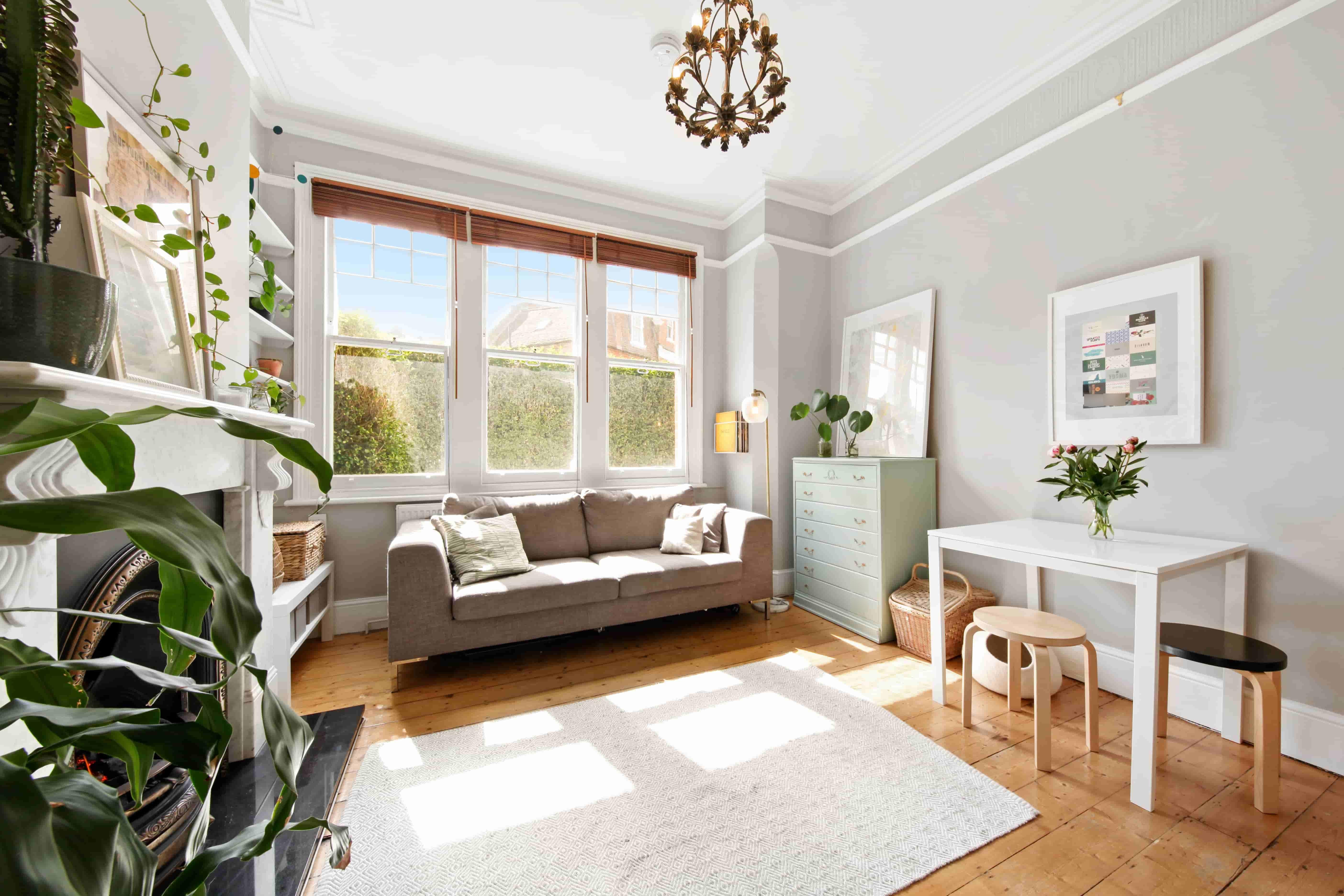 Flat Felix Avenue in Greater London