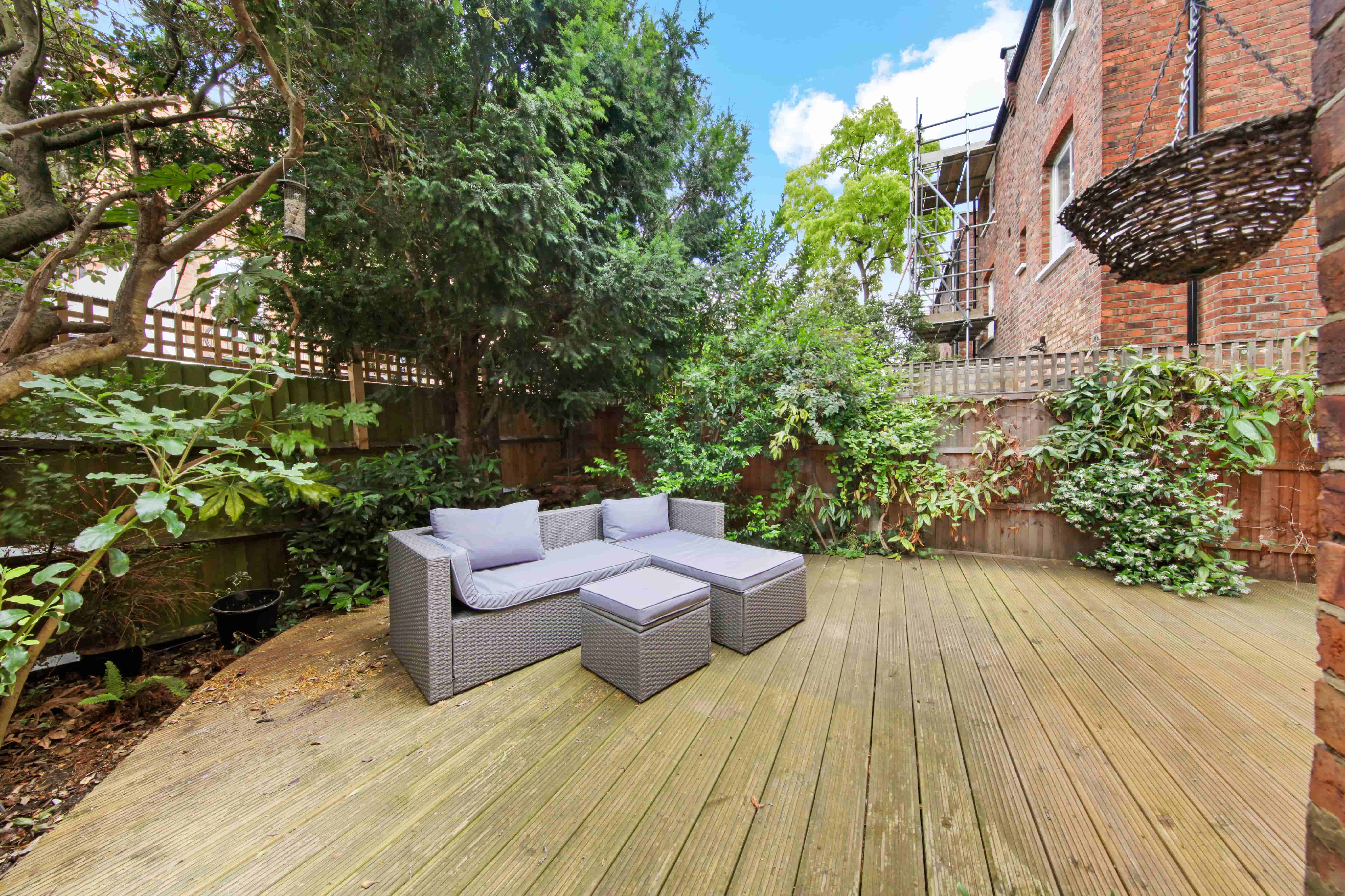 Flat Felix Avenue in Greater London