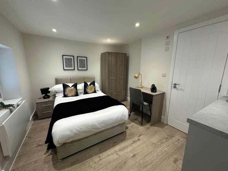 Flat Oakmere Avenue in Hertsmere