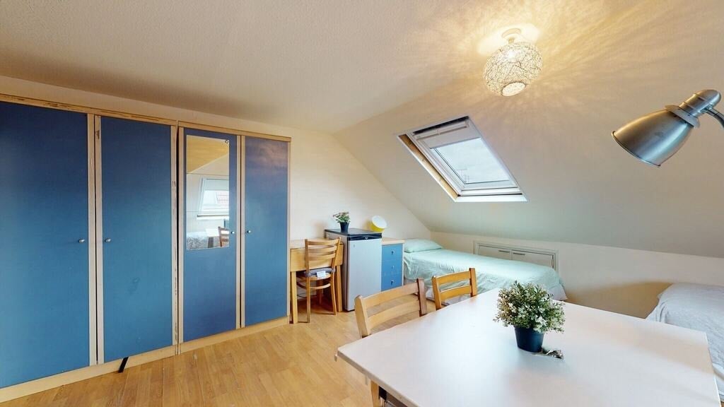 Room Cranhurst Road in Greater London