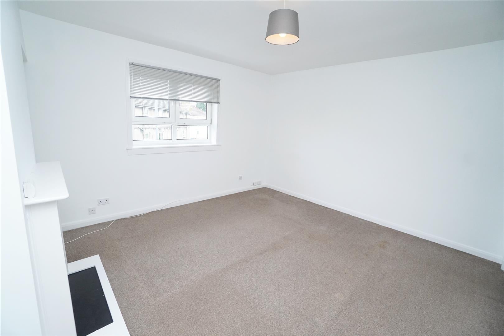 Flat Crawriggs Avenue in Kirkintilloch