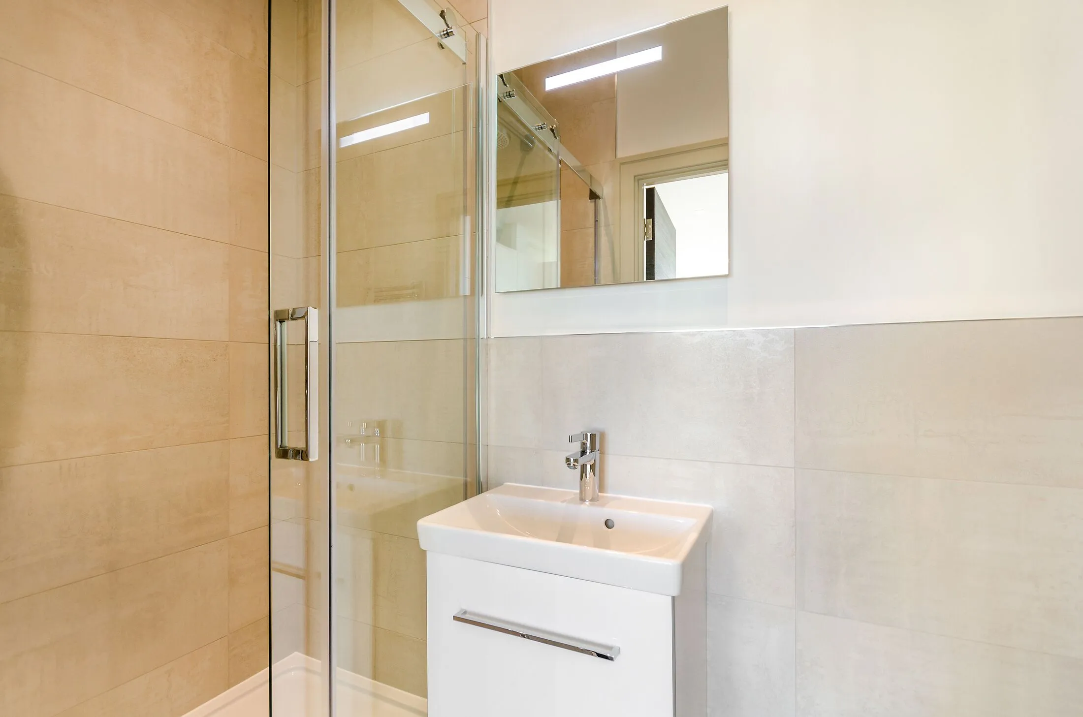 Flat Barnard Gardens in Greater London