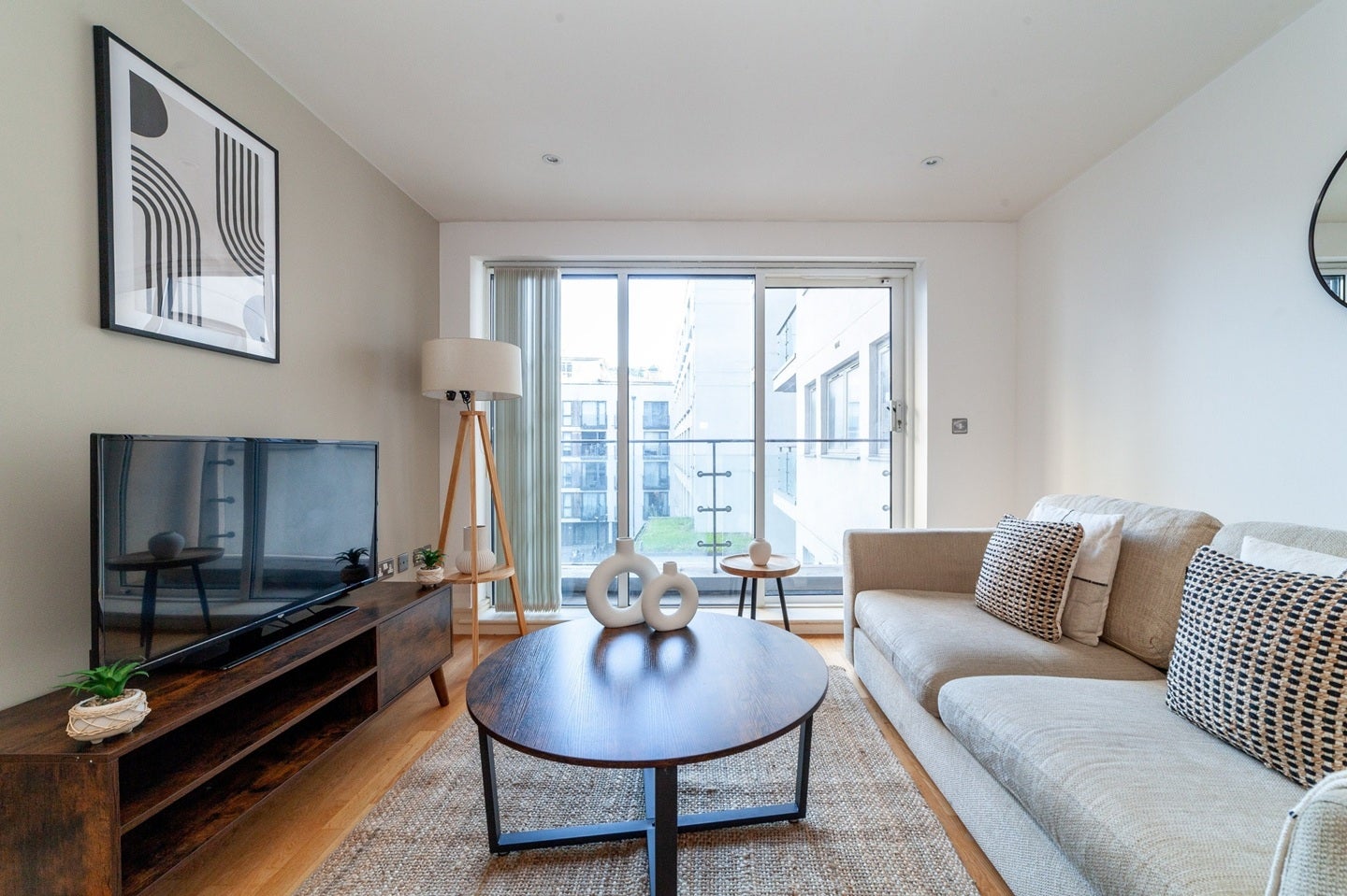 Flat Long Lane in Greater London