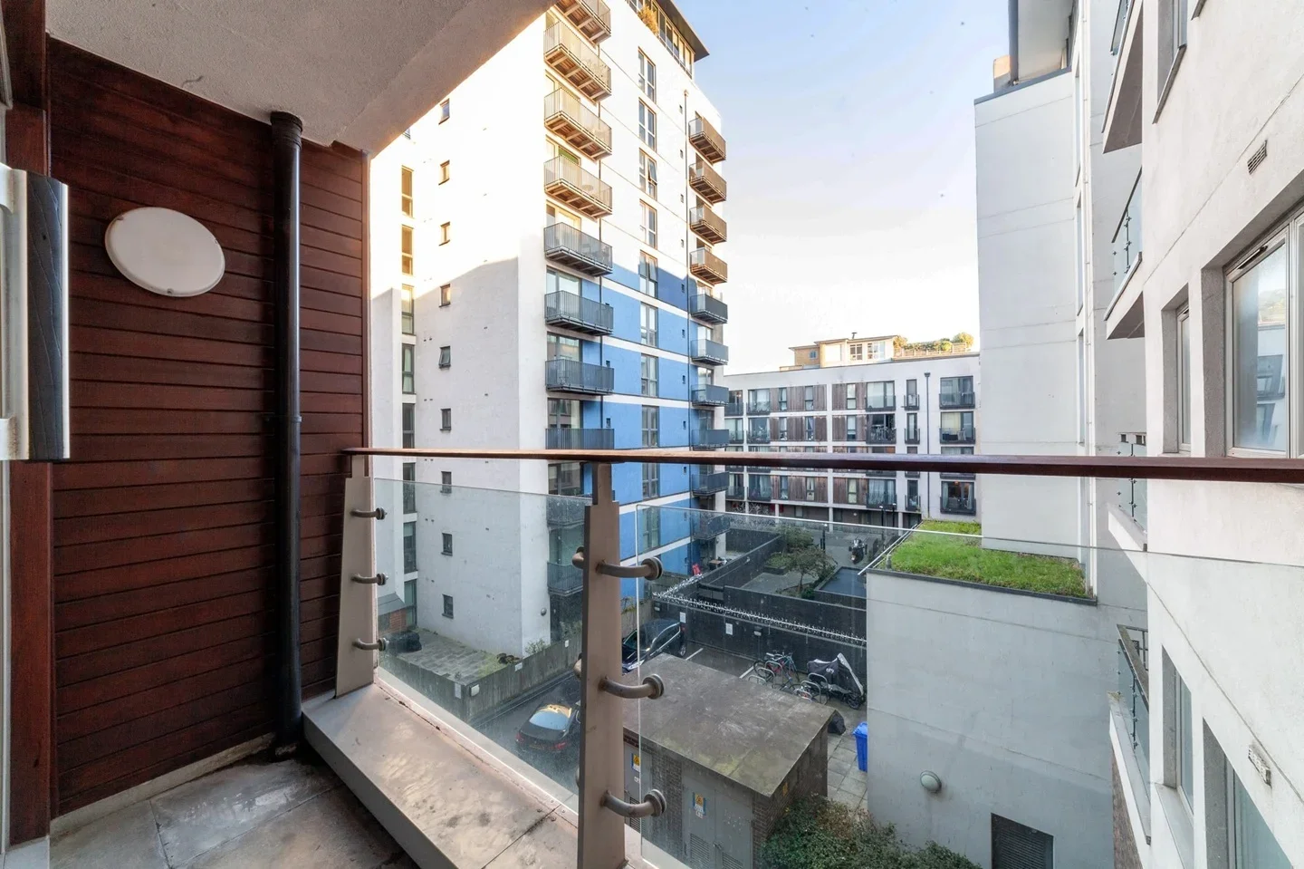 Flat Long Lane in Greater London