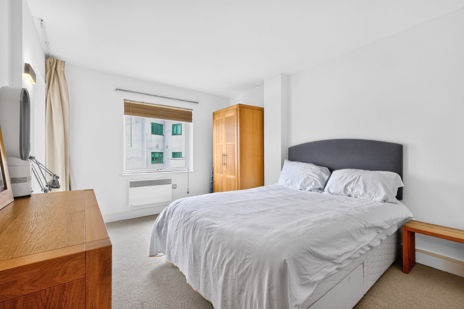 Flat Bermondsey Street in Greater London