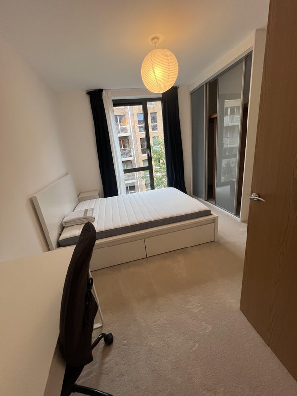 Room Grant Square in Greater London