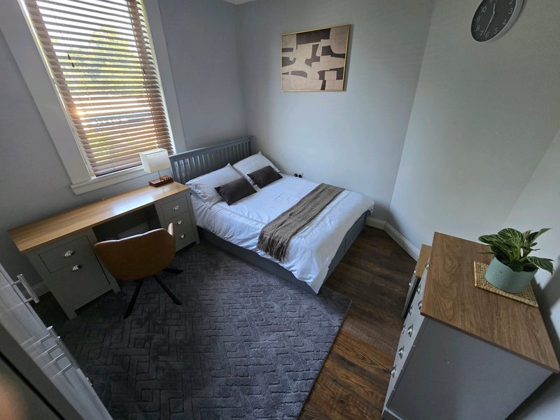 Room Parkgrove Drive in City of Edinburgh