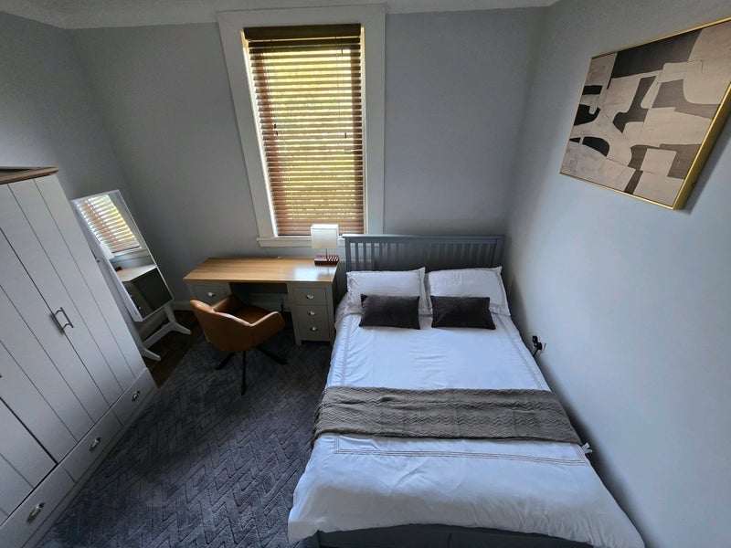 Room Parkgrove Drive in City of Edinburgh
