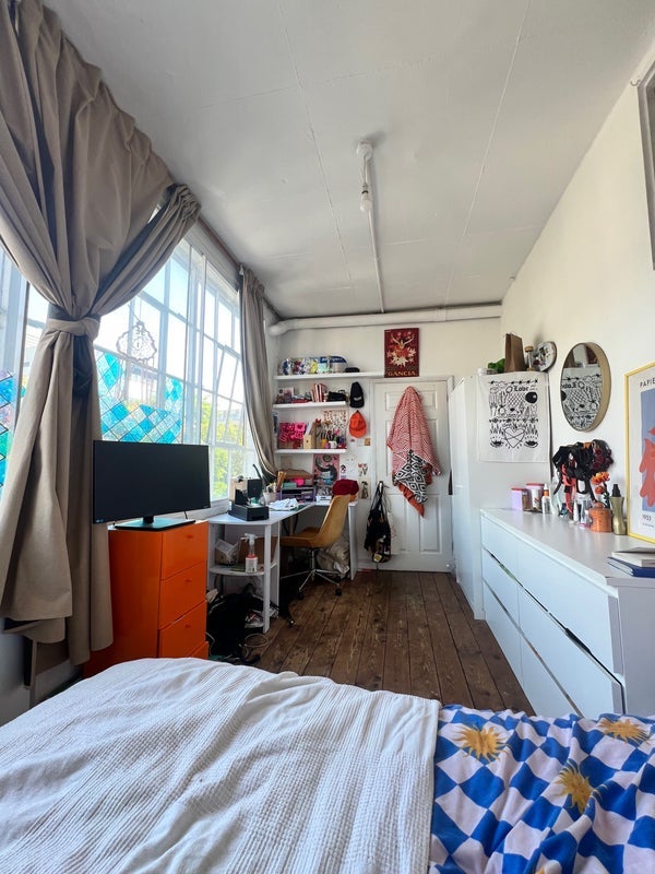 Room Orsman Road in Greater London