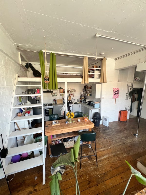 Room Orsman Road in Greater London
