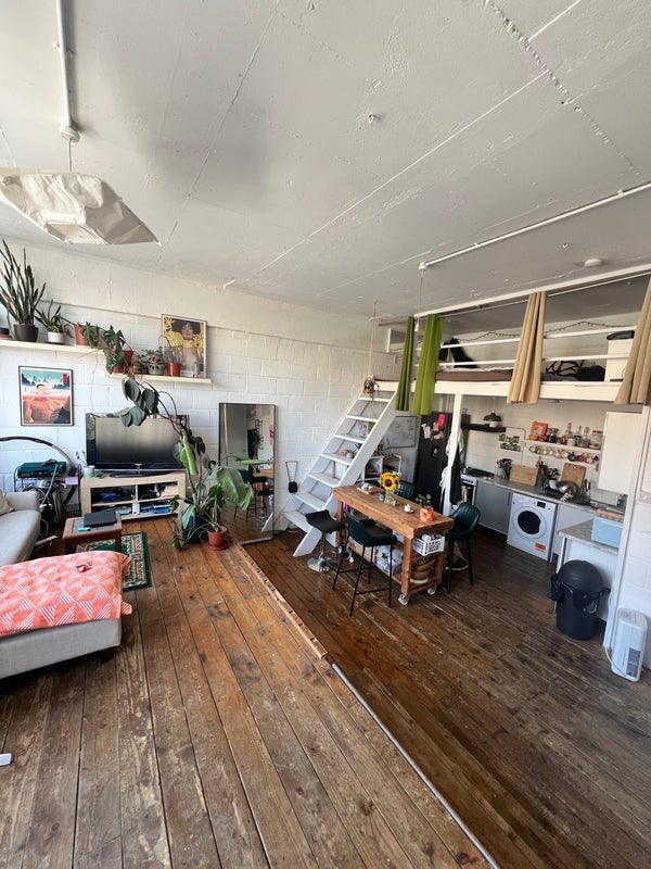 Room Orsman Road in Greater London