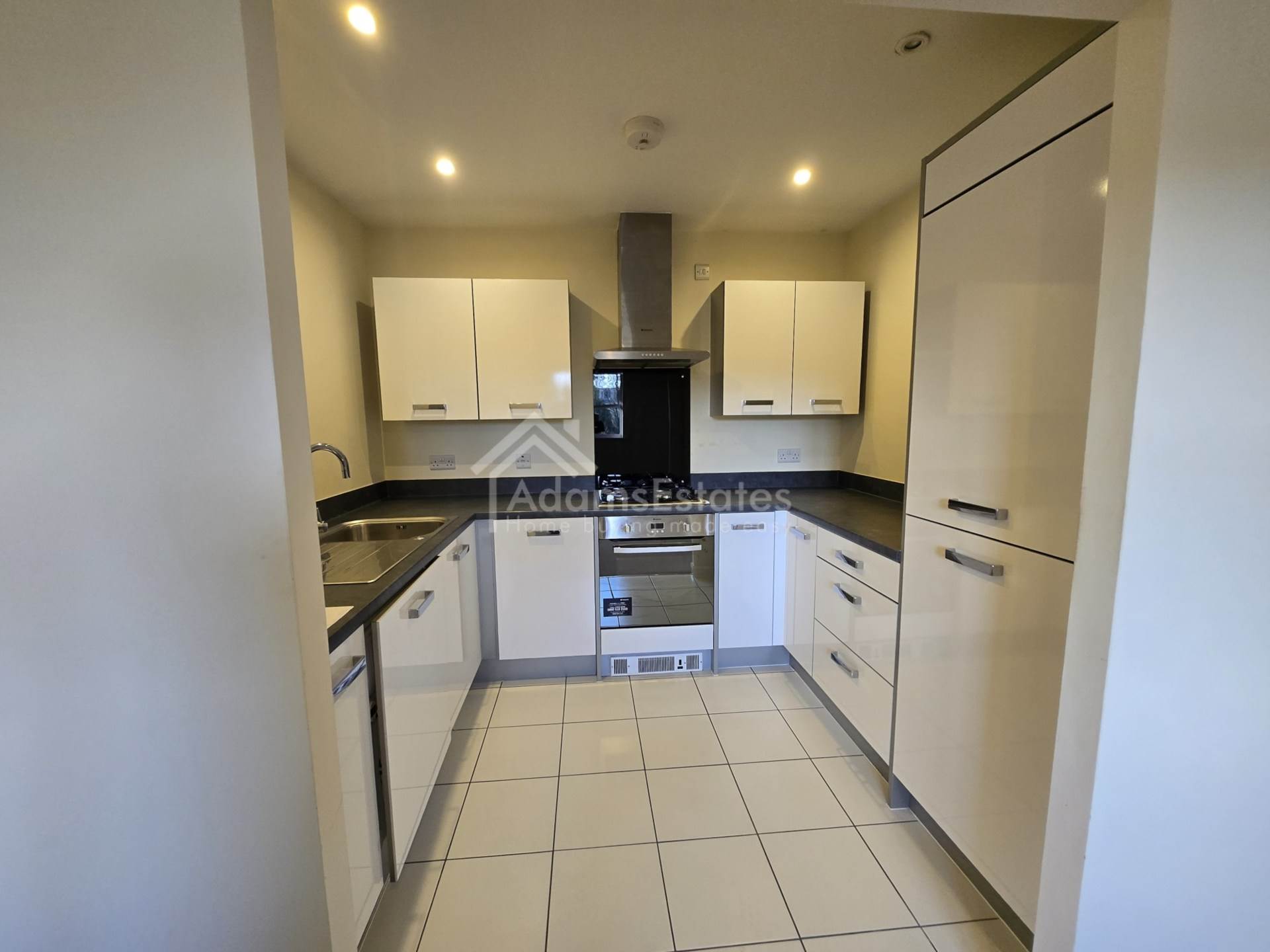 Flat Marmaville Court in Kirklees