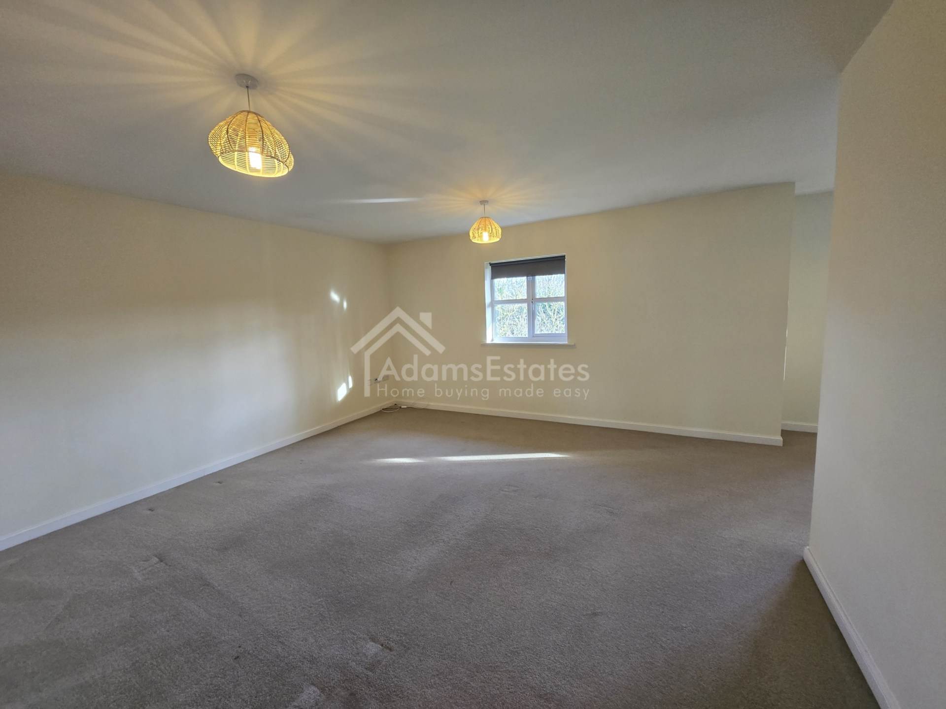 Flat Marmaville Court in Kirklees