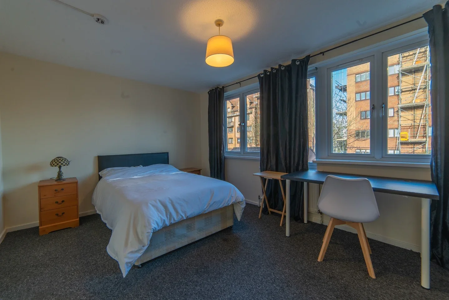 Room Leerdam Drive in Greater London