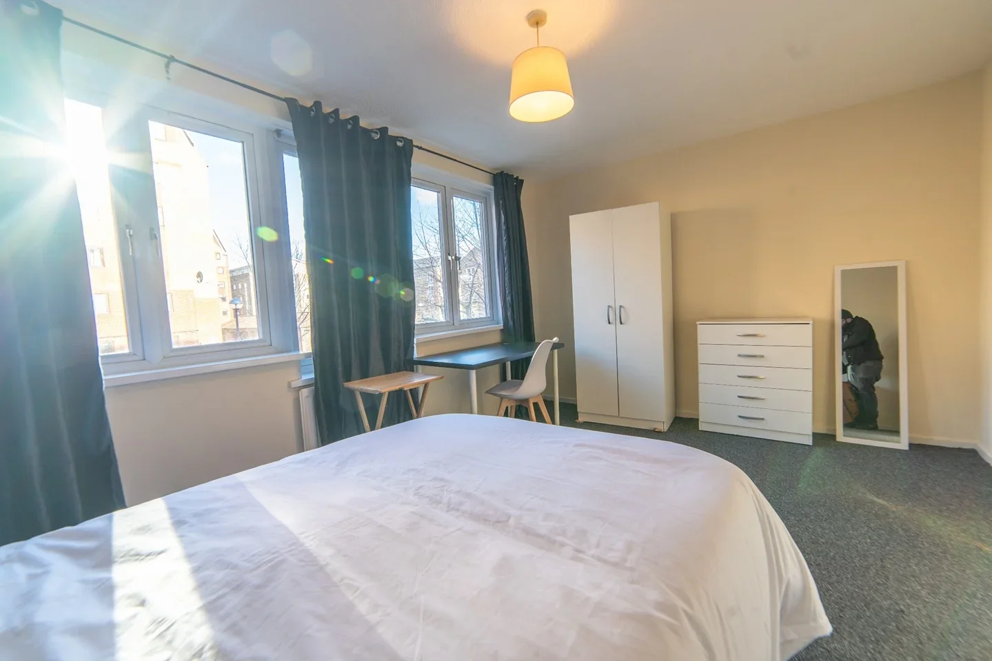 Room Leerdam Drive in Greater London