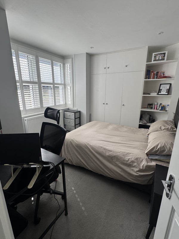 Room Offley Road in Greater London