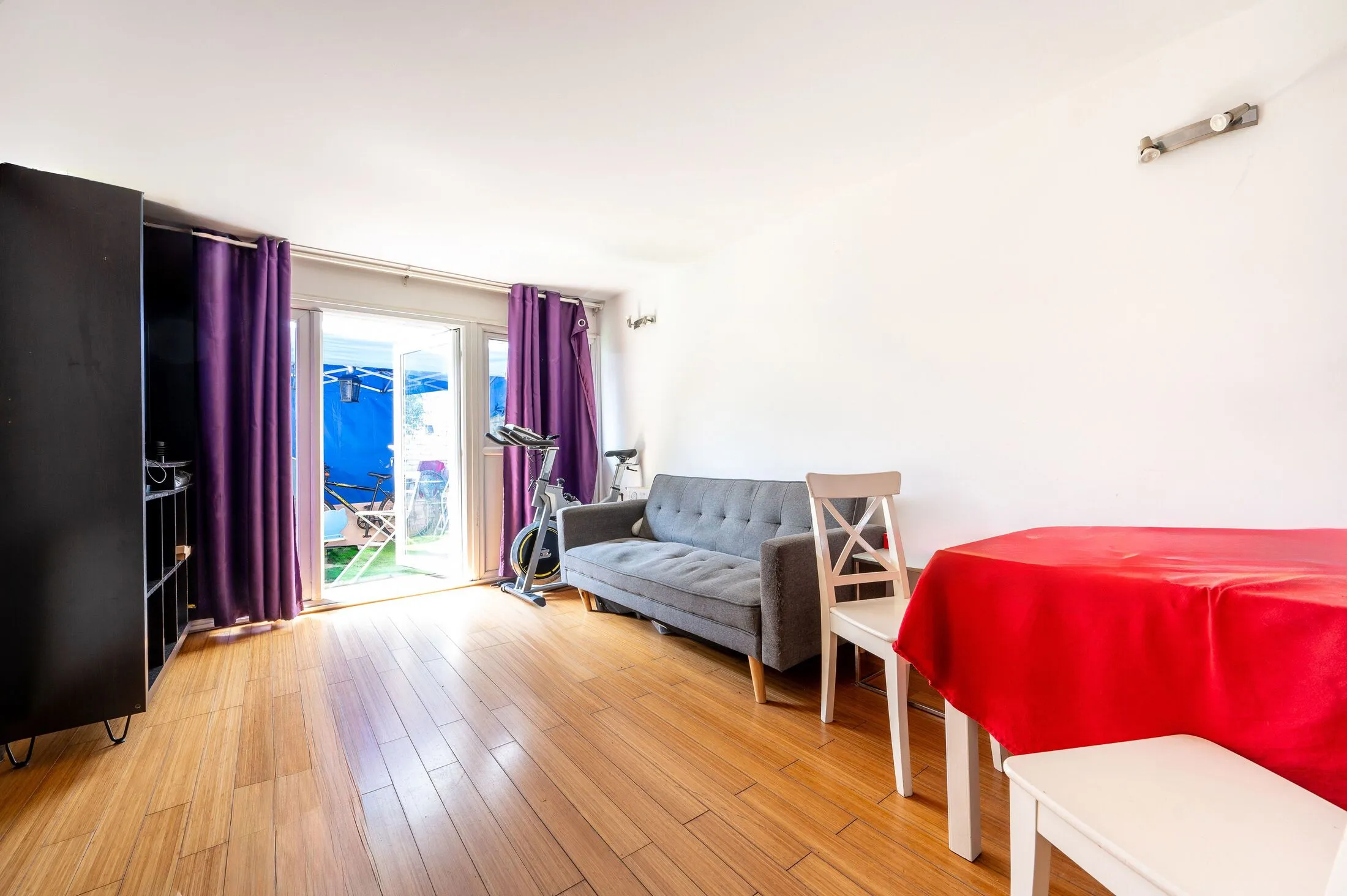 Flat Grayswood Gardens in Greater London