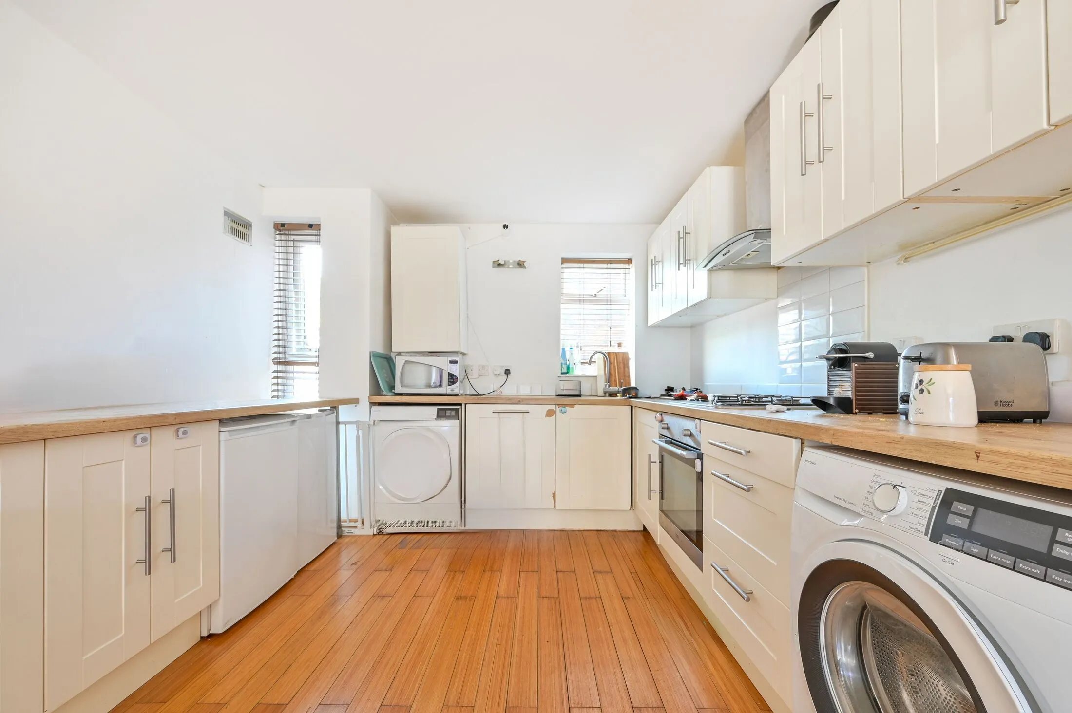 Flat Grayswood Gardens in Greater London