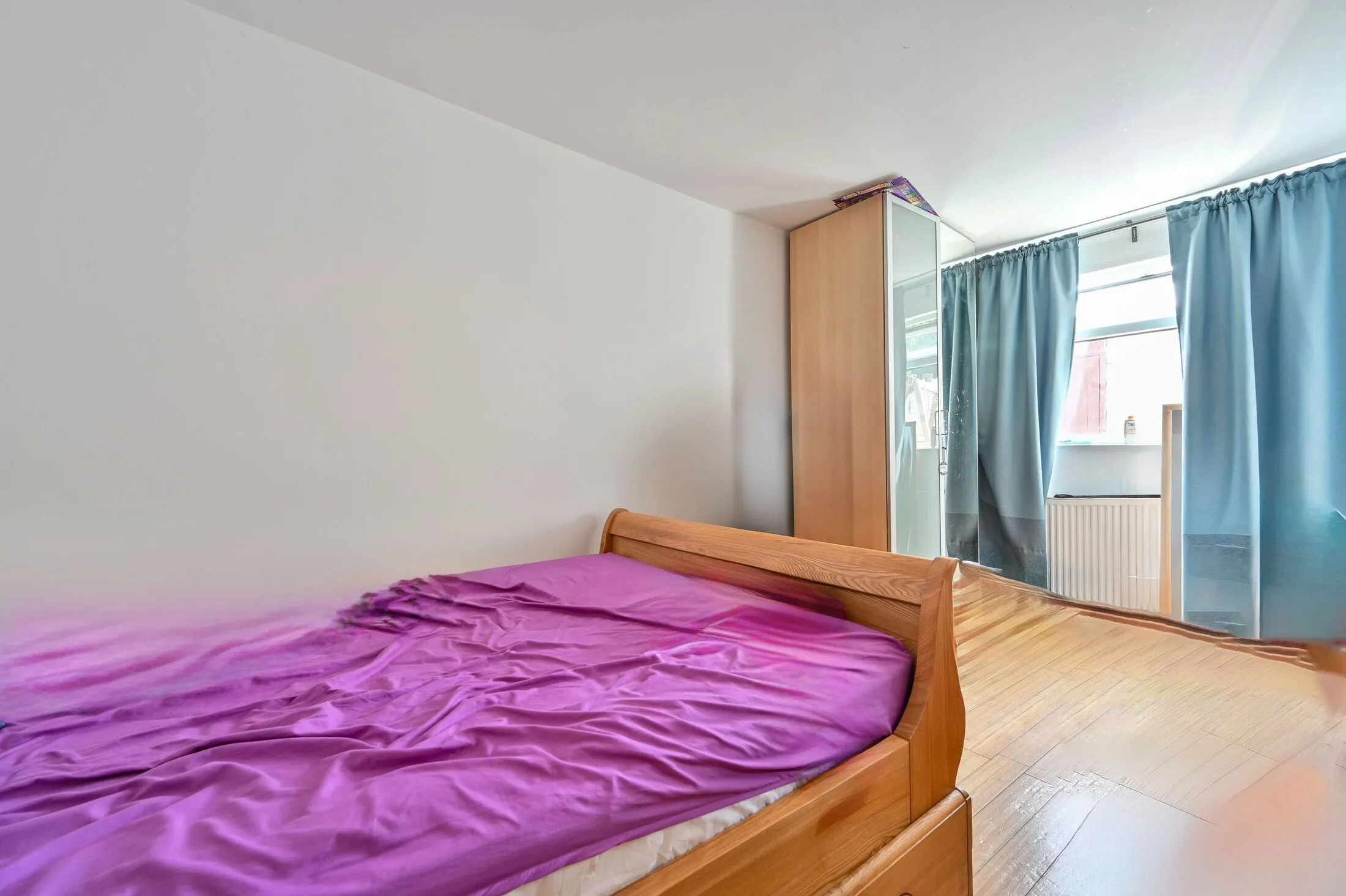Flat Grayswood Gardens in Greater London