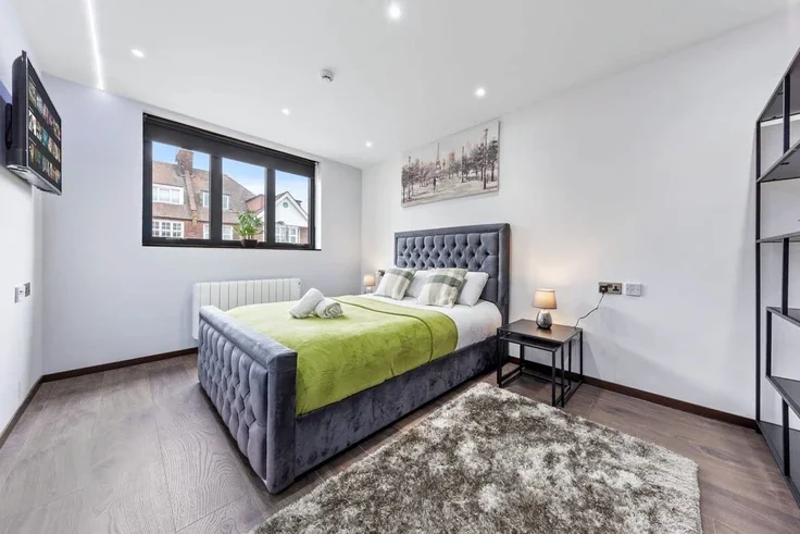 Room Woodstock Road in Greater London