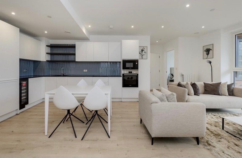 Flat Griffin Manor Way in Greater London