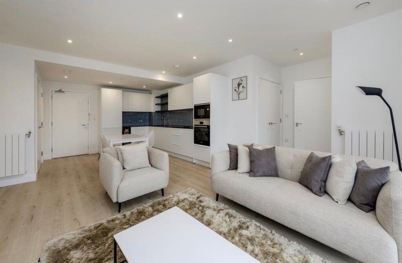 Flat Griffin Manor Way in Greater London