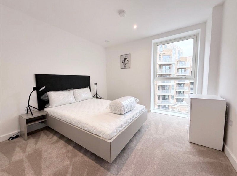 Flat Griffin Manor Way in Greater London