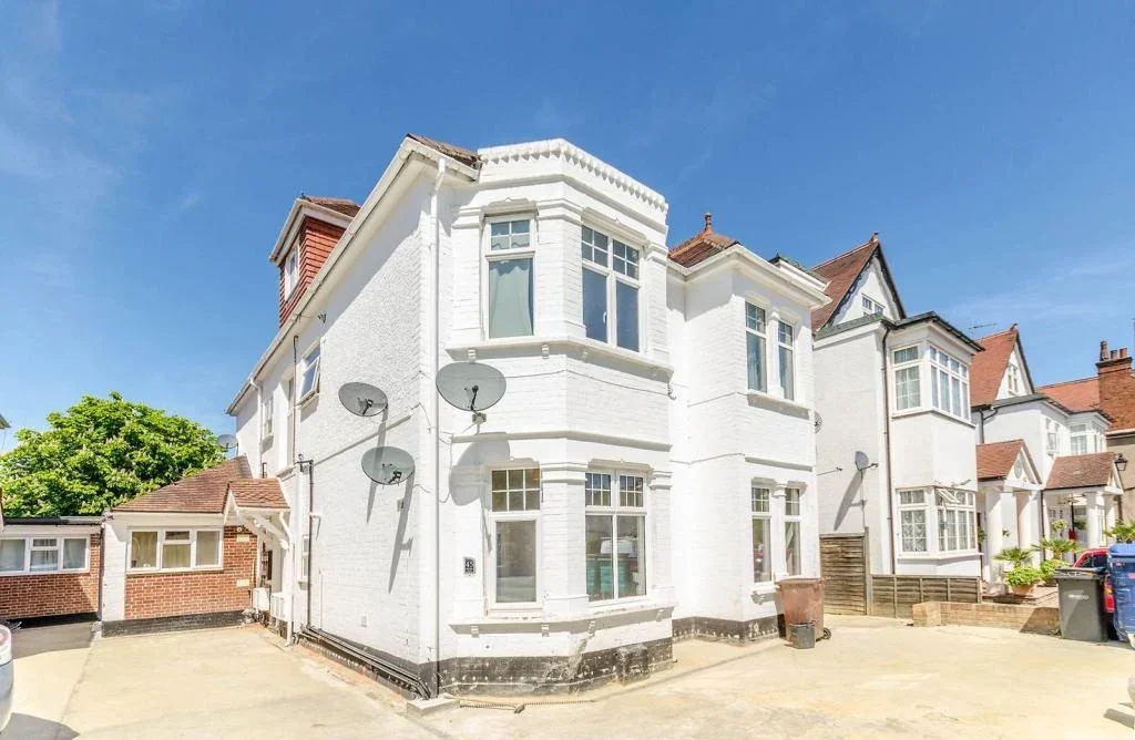 Flat Gayton Road in Greater London
