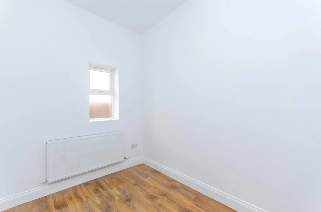 Flat Gayton Road in Greater London