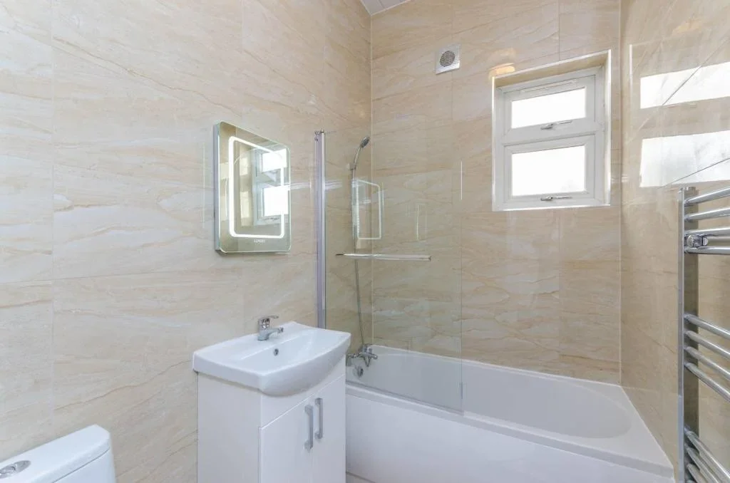 Flat Gayton Road in Greater London