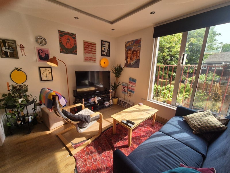 Room Surr Street in Greater London