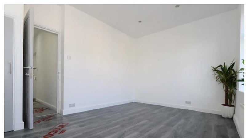 Room Brithdir Street in Cardiff