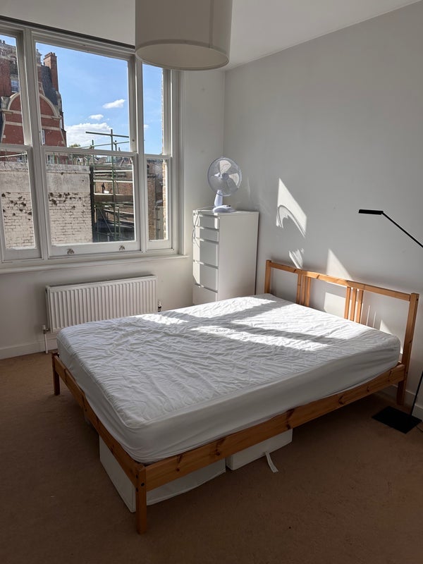 Room Queensway in City of Westminster