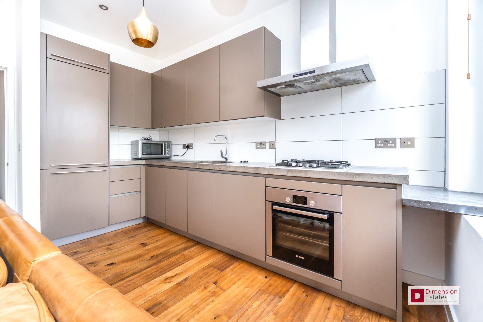 Flat Mildenhall Road in Greater London