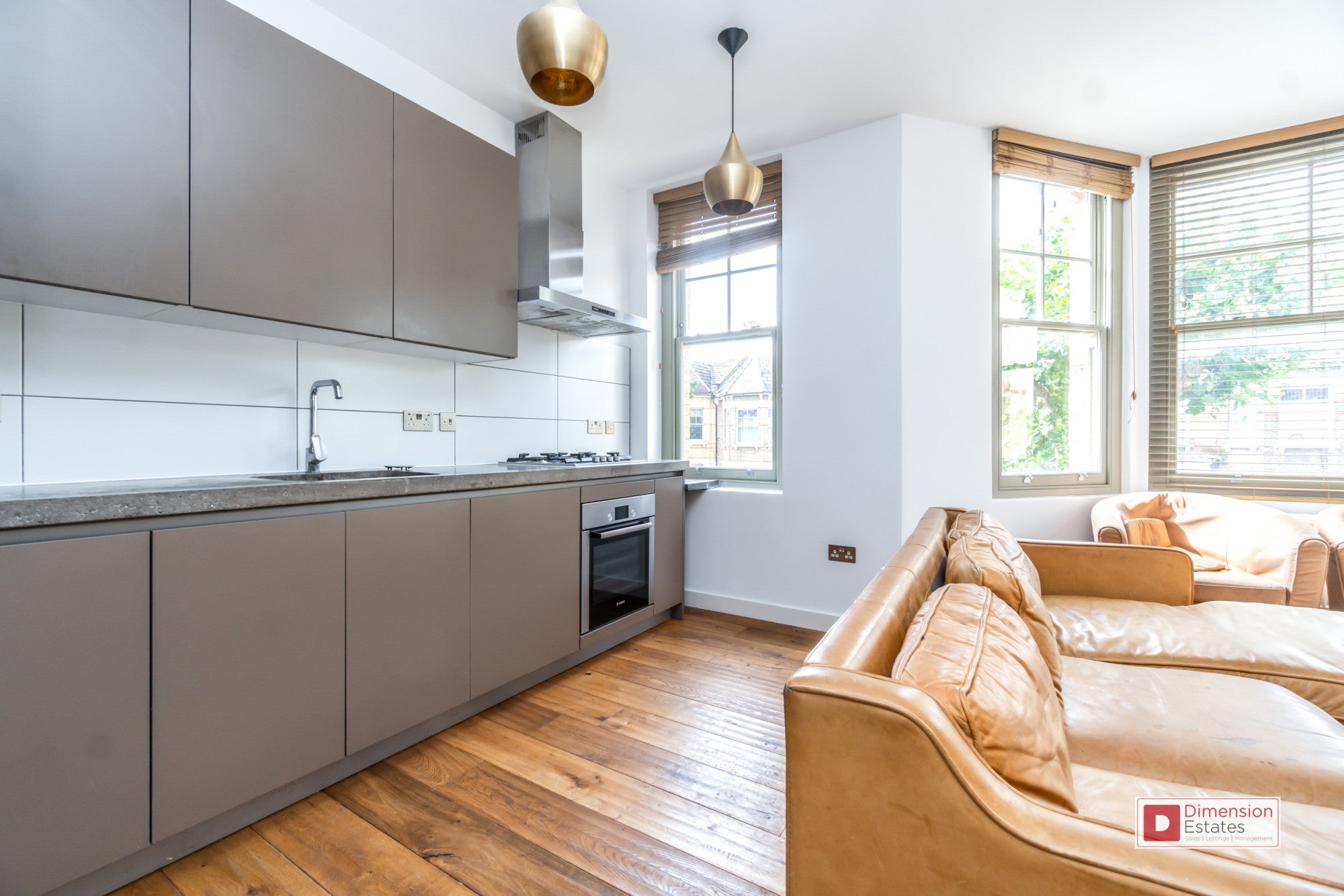 Flat Mildenhall Road in Greater London