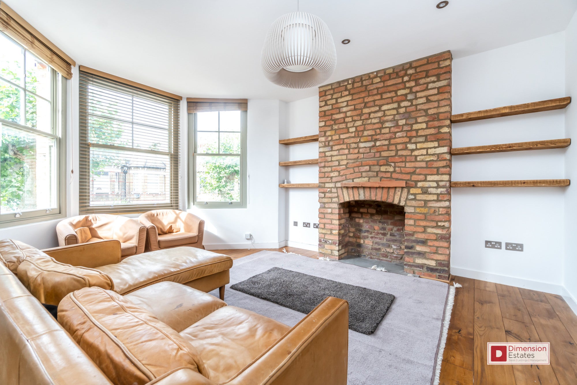 Flat Mildenhall Road in Greater London