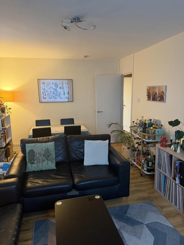 Room Adelaide Road in Greater London