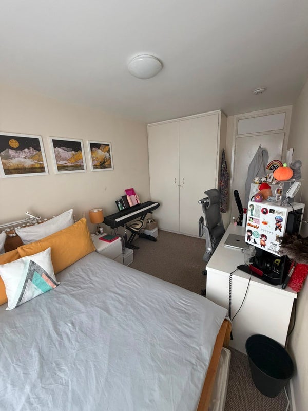 Room Adelaide Road in Greater London