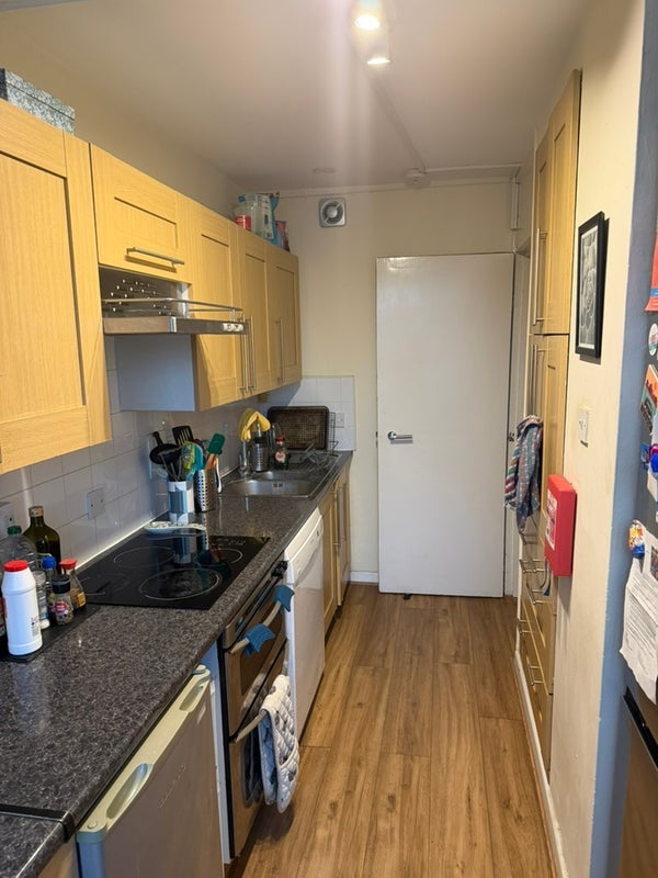 Room Adelaide Road in Greater London