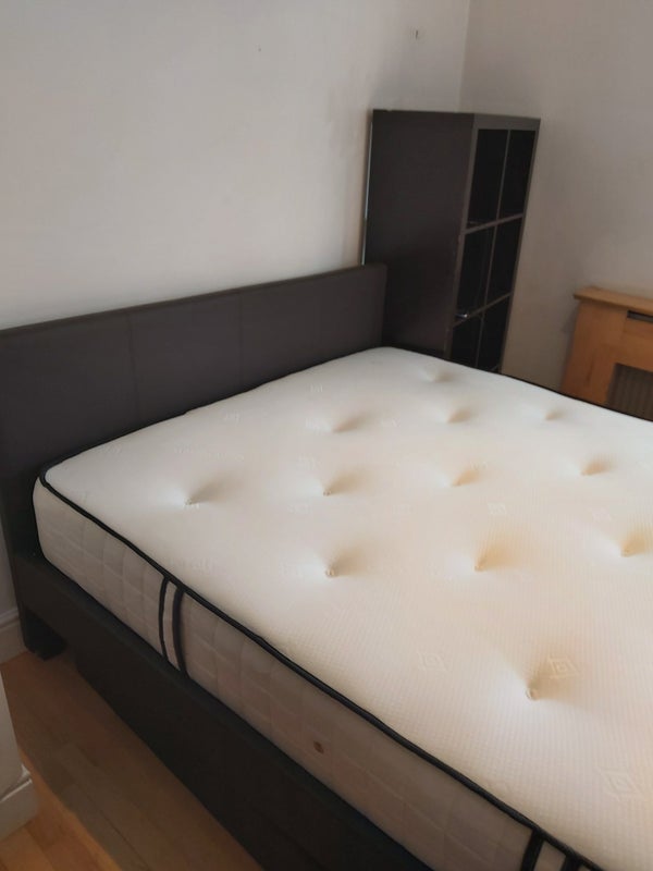 Room Merton High Street in Greater London