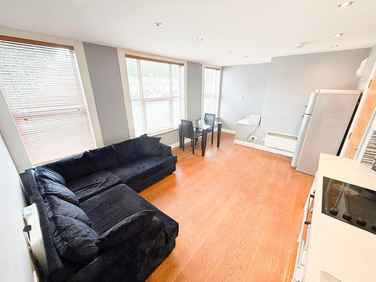 Flat Hermitage Road in Greater London